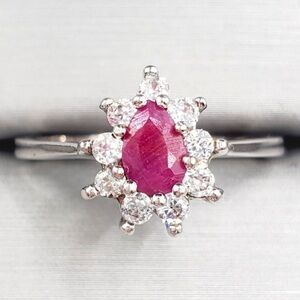Elegant Silver Ring with Pink Centerpiece
